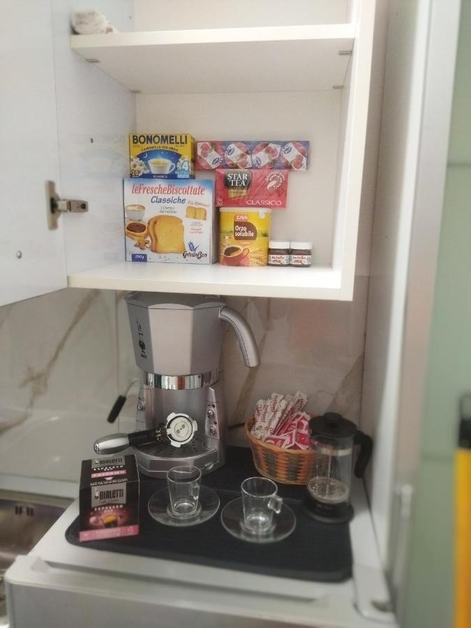Nennella A Spaccanapoli Esterno foto